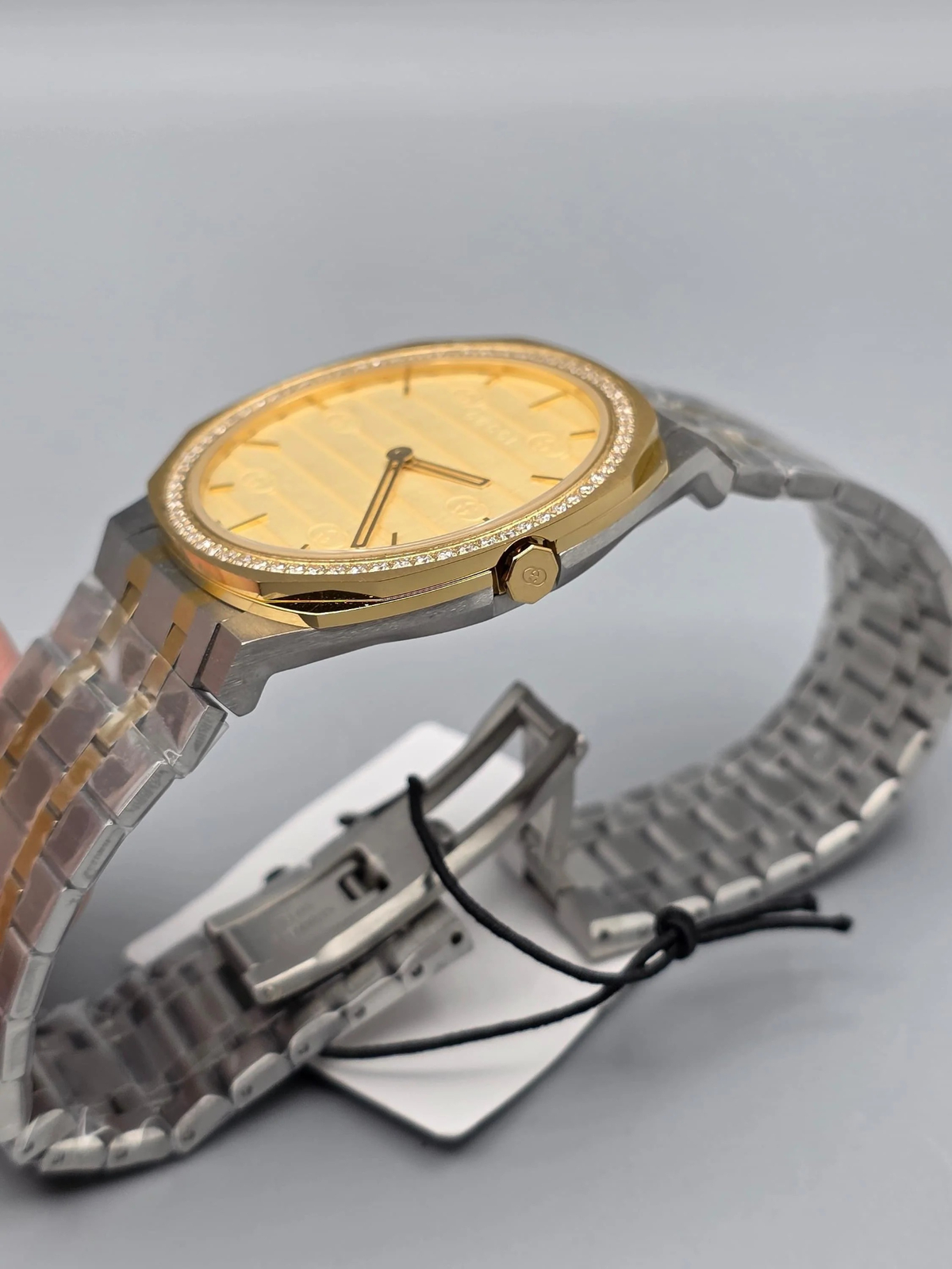 Luxury Two-Tone Men's Watch – Gold Bezel & Silver Stainless Steel Chain – Slim Analog Quartz Wristwatch for Men