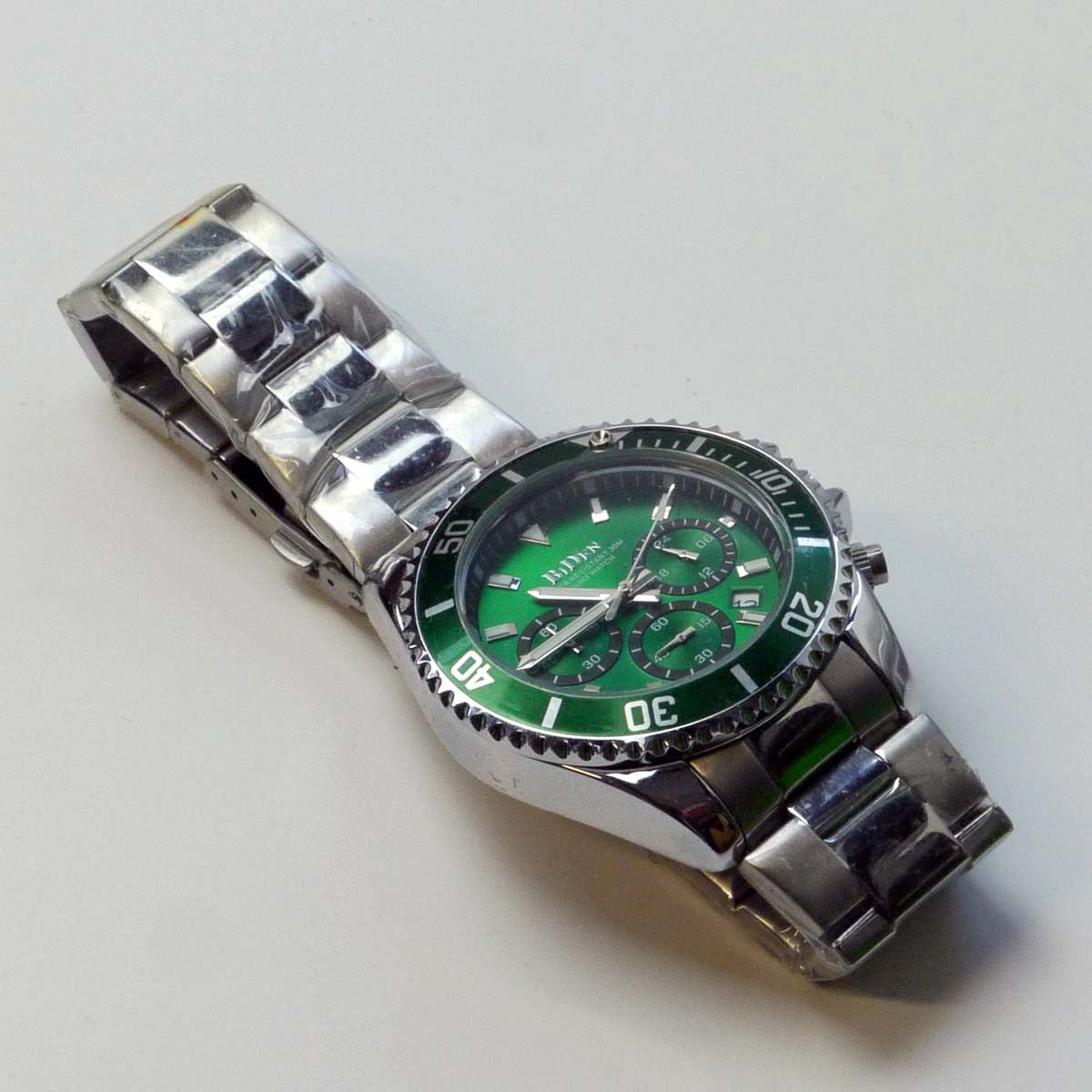 OLEVS Green Luxury Sports Watch – Moon Phase Chronograph Style with Stainless Steel Strap