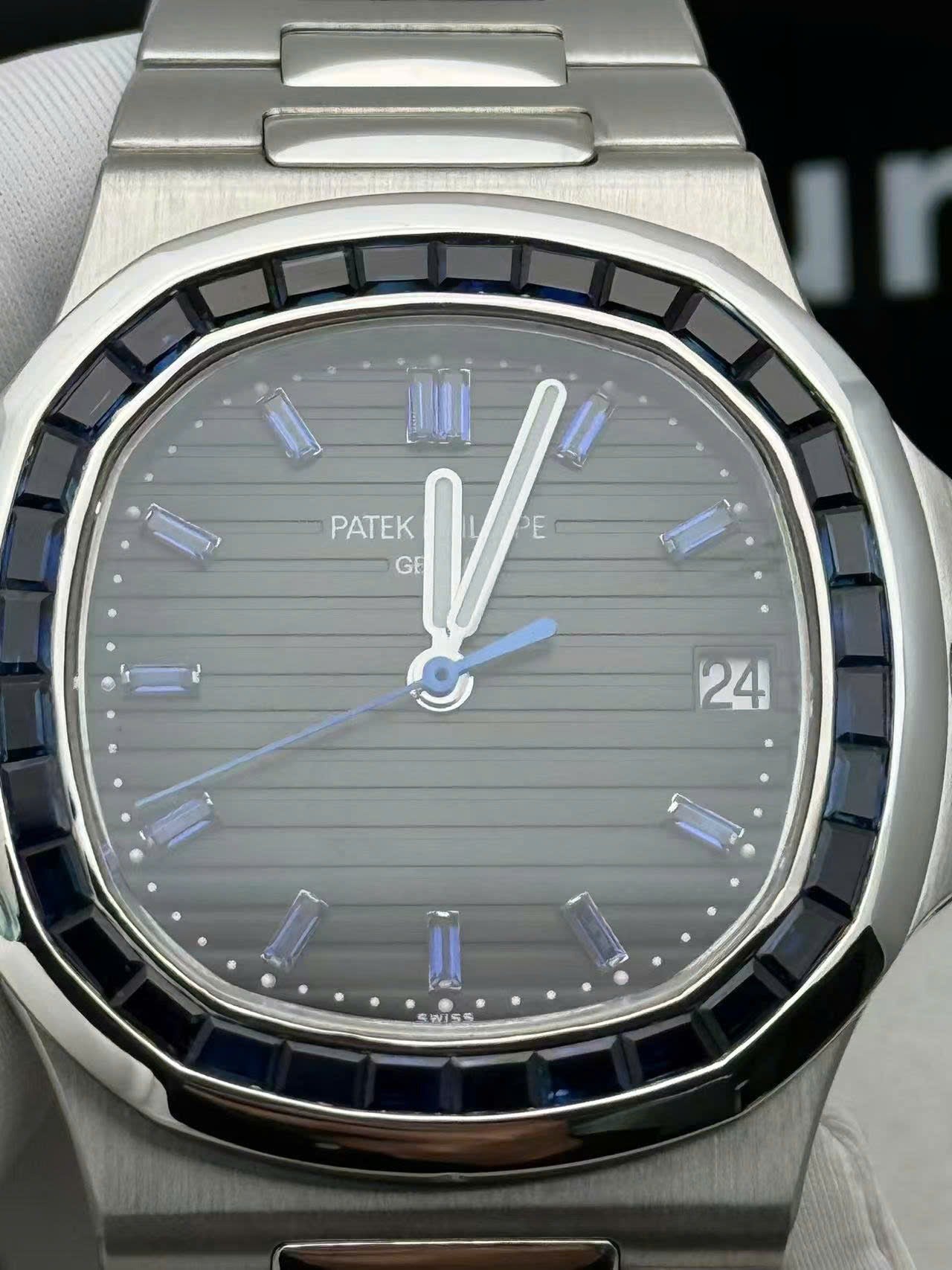 Luxury Men's Stainless Steel Watch – Black Dial with Ruby/Blue Stone Bezel – Analog Quartz Wristwatch with Date Display